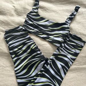 Strut This purple zebra set